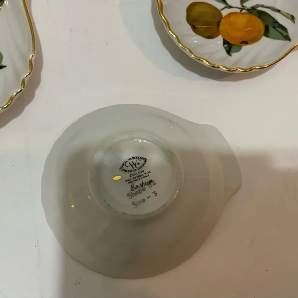 SET 3 ROYAL WORCESTER EVESHAM PATTERN SHELL SHAPED DISH, GOLD RIM A12